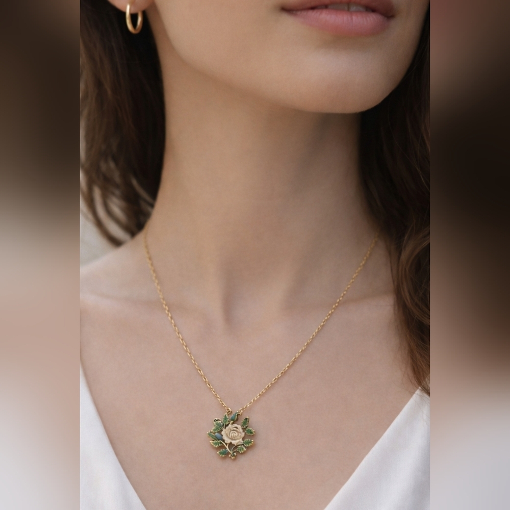 Vintage 1928 Gold Enamel Floral Pendant Necklace